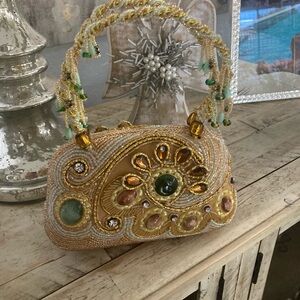 Borsetta minaudière Gioiello BySimon
Beaded Handbag with Gold and Green Accents